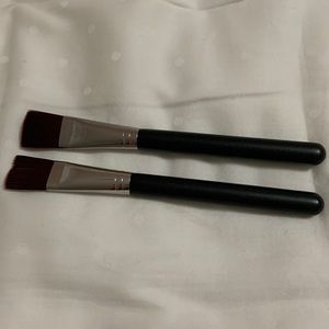 2 Foundation brushes